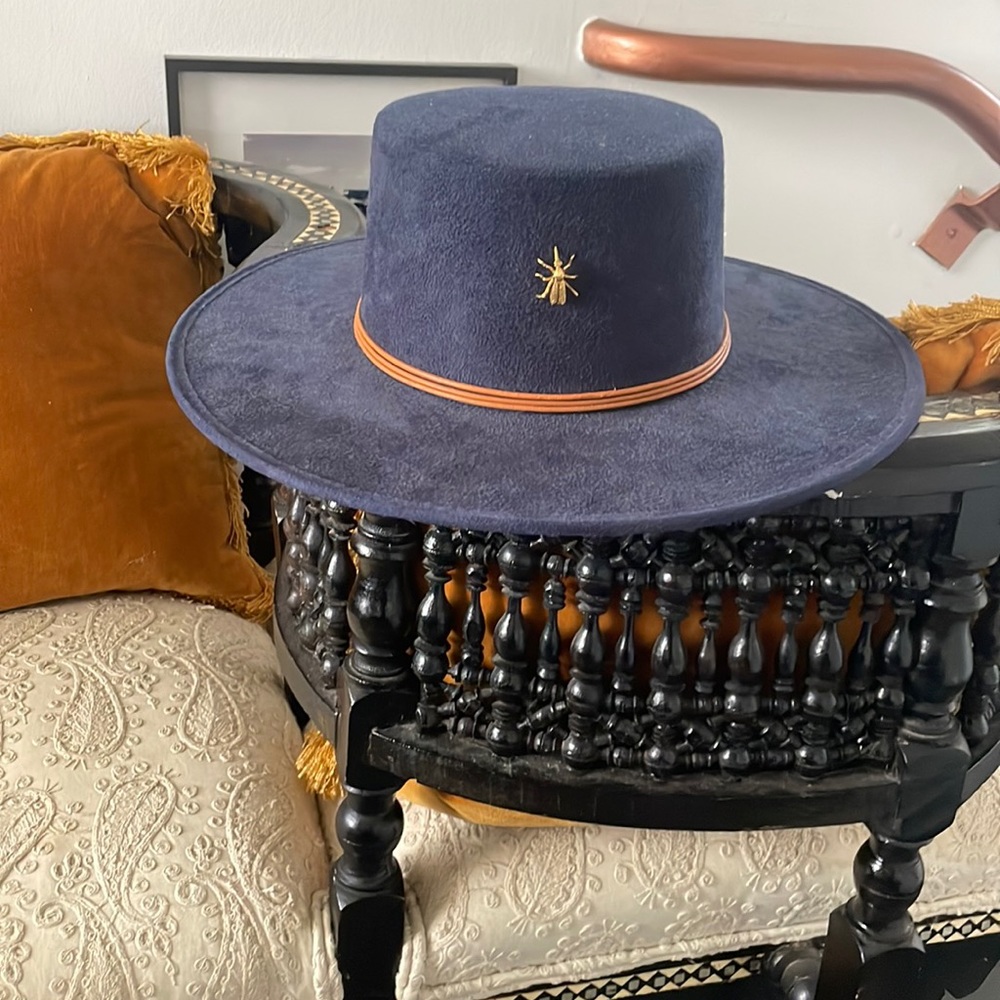 Beautiful de la Rosa hat. Size L.
